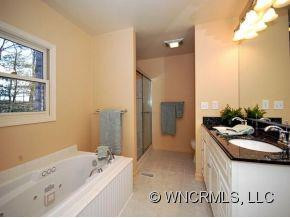 121 CONTINENTAL DRIVE - Photo 8