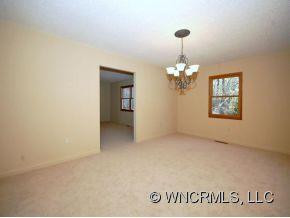121 CONTINENTAL DRIVE - Photo 9