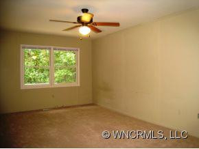 121 CONTINENTAL DRIVE - Photo 10