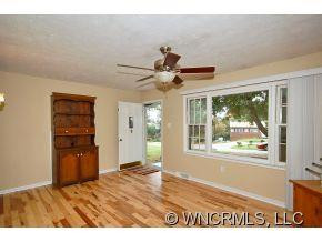 8 Metcalf - Photo 2