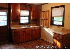102 Spruce Hill - Photo 2