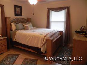 275 Edwards Street - Photo 15