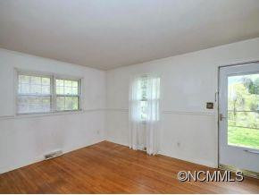 33 HILLENDALE ROAD - Photo 4