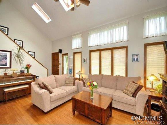 53 WHITE THORN DR - Photo 2