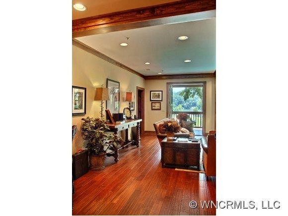 121 Firefly Cove