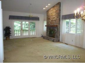 1004 Red Oak Drive - Photo 2