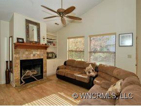304 OAK PLACE - Photo 3