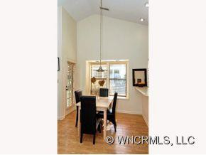 304 OAK PLACE - Photo 4