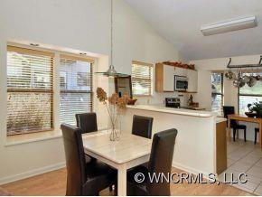 304 OAK PLACE - Photo 5