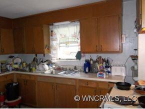 323 Emma Road - Photo 9