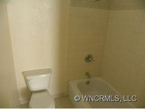693 CAMELOT DRIVE - Photo 12