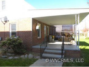 693 CAMELOT DRIVE - Photo 3