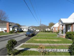 693 CAMELOT DRIVE - Photo 4