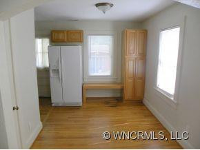 693 CAMELOT DRIVE - Photo 6