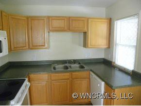 693 CAMELOT DRIVE - Photo 7