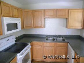 693 CAMELOT DRIVE - Photo 9