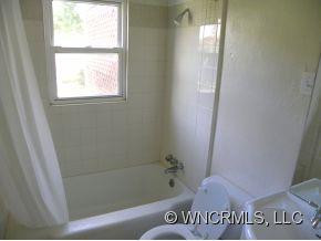 693 CAMELOT DRIVE - Photo 10