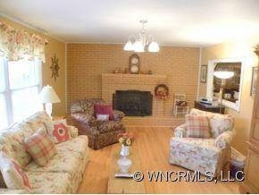 495 SHELTON STREET - Photo 2