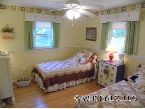 495 SHELTON STREET - Photo 5