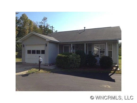 484 N Woodfield Court