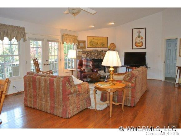 1012 Kanasgowa Drive - Photo 2