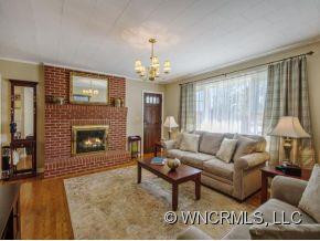 210 HAMPSHIRE DRIVE - Photo 2