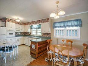 210 HAMPSHIRE DRIVE - Photo 4