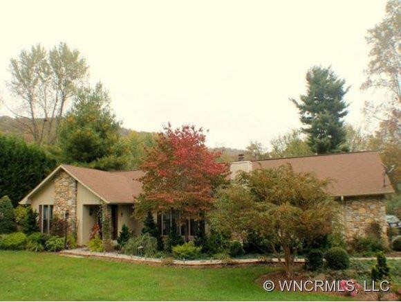 211 HAWTHORN DRIVE