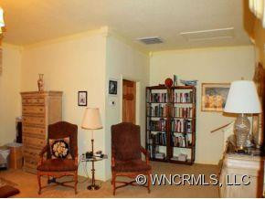 211 HAWTHORN DRIVE - Photo 11