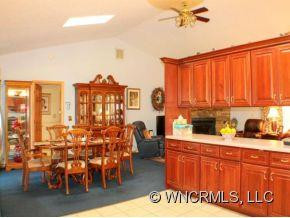 211 HAWTHORN DRIVE - Photo 6