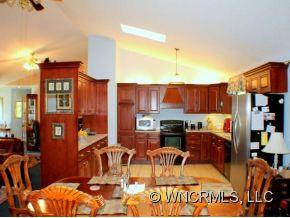 211 HAWTHORN DRIVE - Photo 7