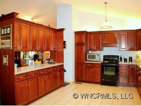 211 HAWTHORN DRIVE - Photo 9