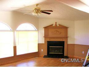 124 Tyler Terrace - Photo 3
