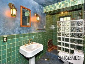 128 Woodland Road - Photo 10