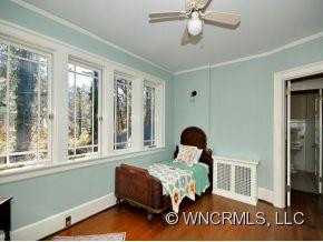 63 MACON AVENUE - Photo 14