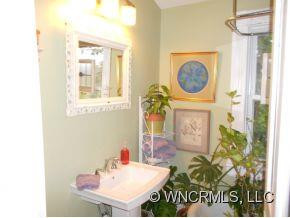 138 South French Broad Avenue - Photo 10