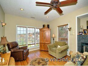 14 TIFFANY LANE - Photo 4