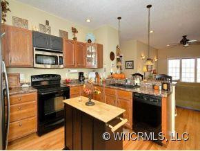 14 TIFFANY LANE - Photo 6