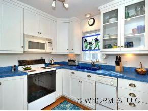 1619 Kensington Road - Photo 5