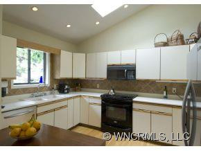 138 WOODHAVEN DRIVE - Photo 7