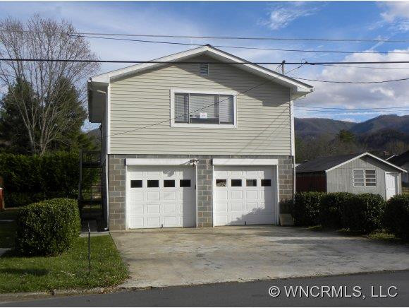 695 CAMELOT DRIVE