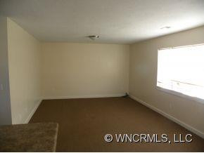 695 CAMELOT DRIVE - Photo 4