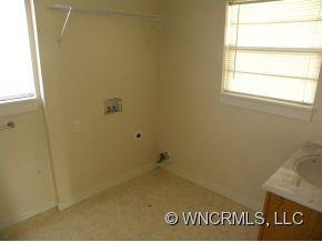 695 CAMELOT DRIVE - Photo 6