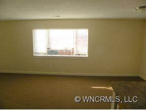 695 CAMELOT DRIVE - Photo 8
