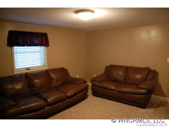 175 Moody Avenue - Photo 3