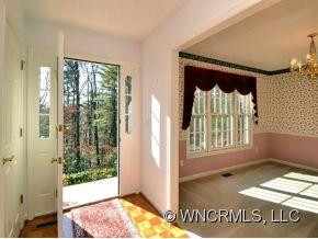 3146 LAUREL PARK HWY - Photo 2
