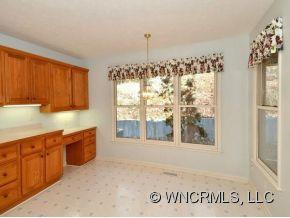 3146 LAUREL PARK HWY - Photo 7