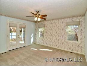 3146 LAUREL PARK HWY - Photo 8