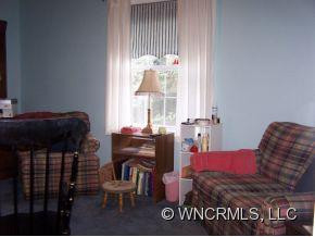 111 Maple Ridge Drive - Photo 7