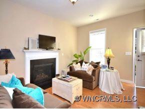 31 MANDERLEY WAY - Photo 2